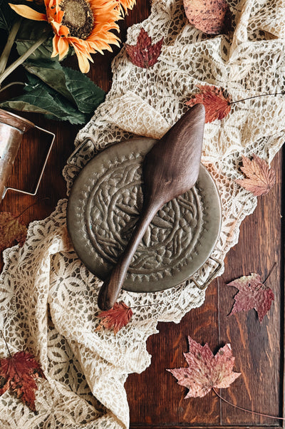 READY TO SHIP AUCTION | Elegant Cake & Pie Server, Fancy Walnut