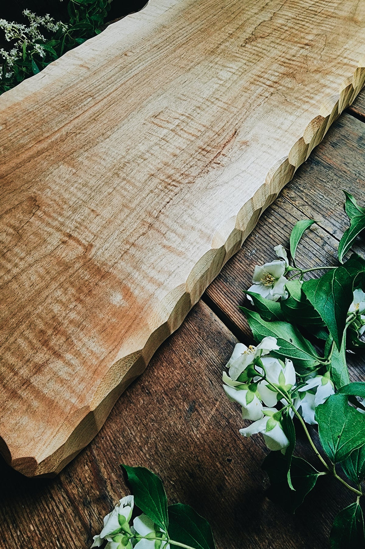 HAND CARVED CURLY MAPLE CUTTING BOARD – Ellei Home